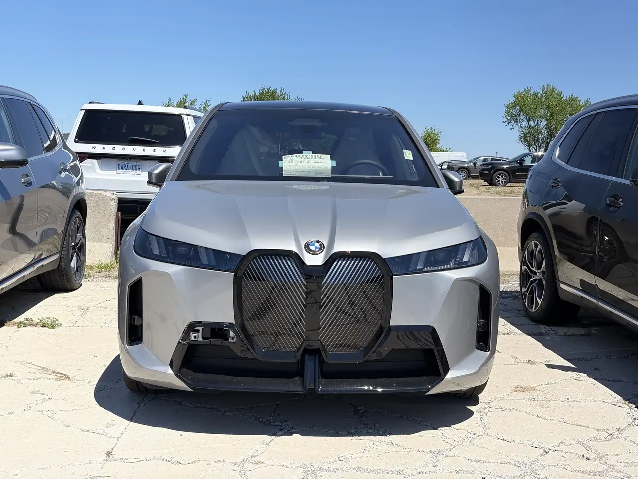 BMW iX снимка BMW iX