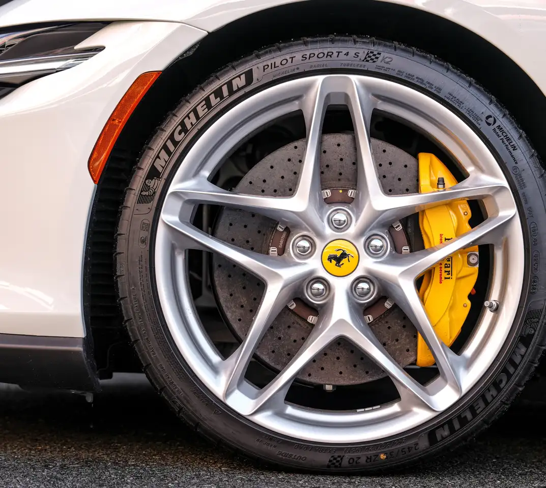 Ferrari Roma снимка Ferrari Roma