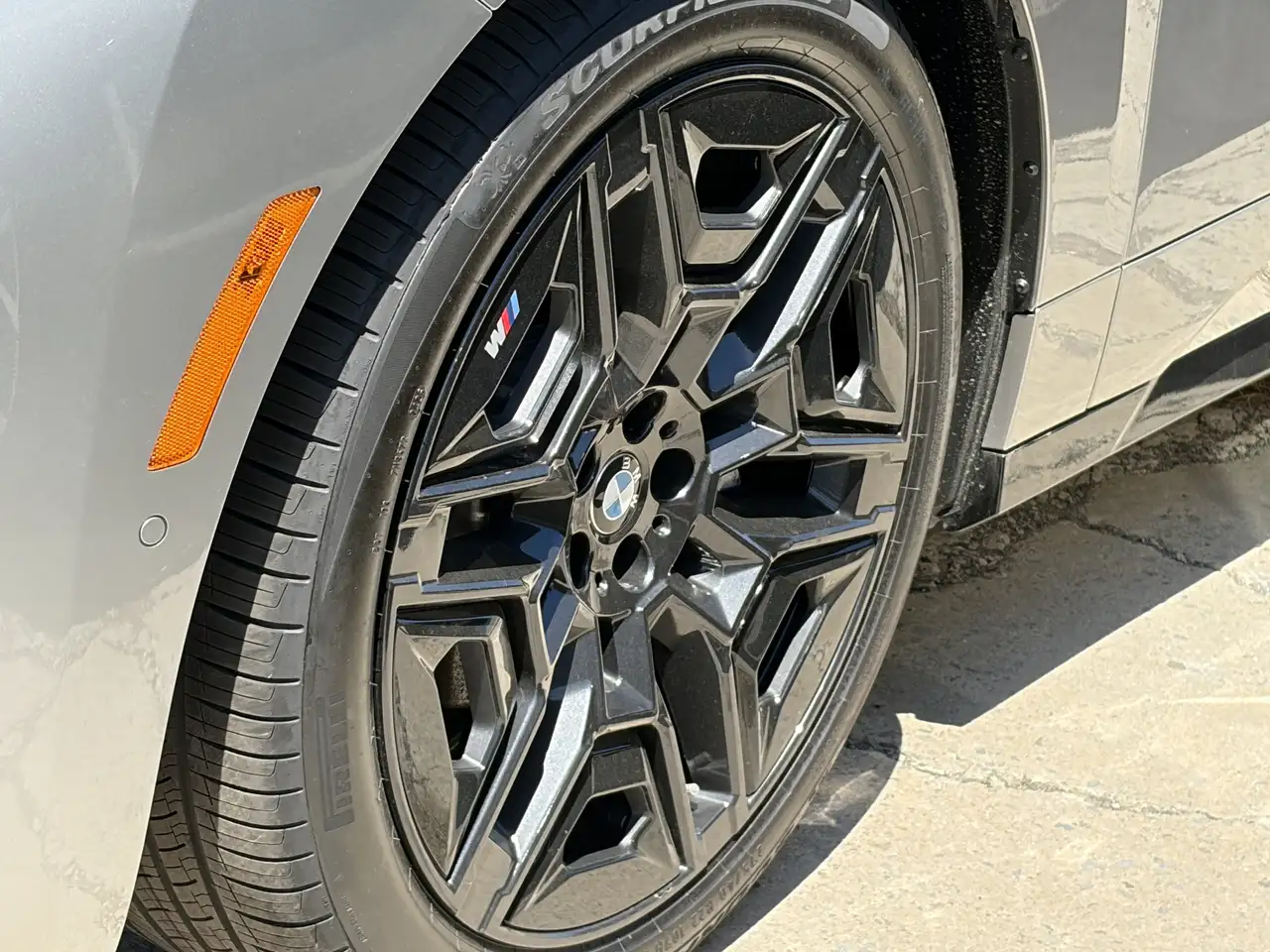 BMW iX снимка BMW iX