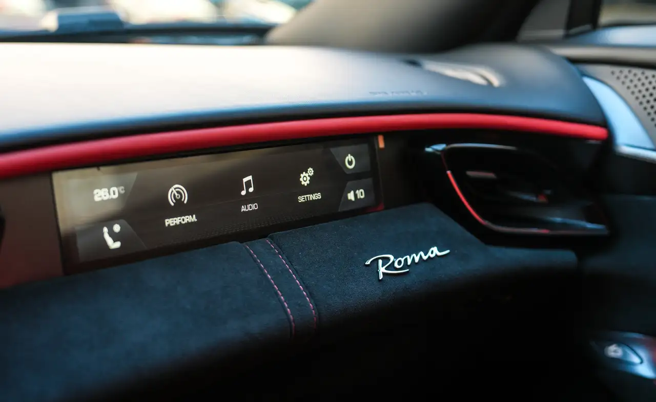 Ferrari Roma снимка Ferrari Roma