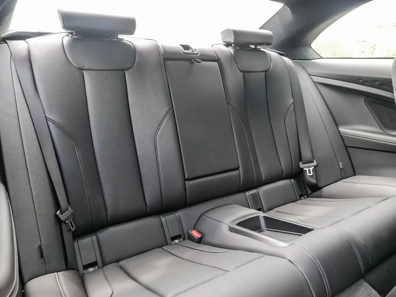 BMW 2 Series photo BMW 2 Series