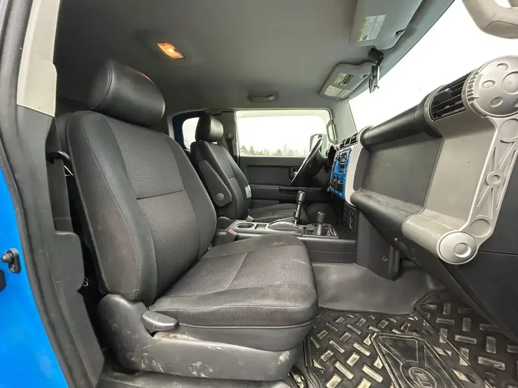 Toyota FJ Cruiser снимка Toyota FJ Cruiser