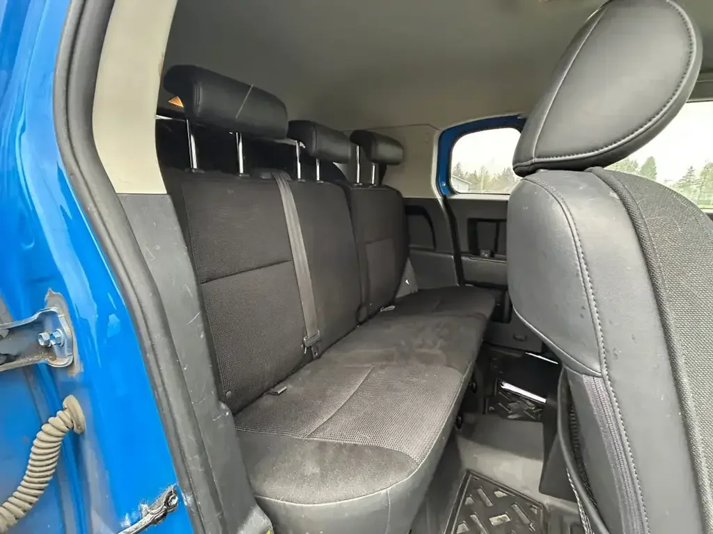 Toyota FJ Cruiser снимка Toyota FJ Cruiser