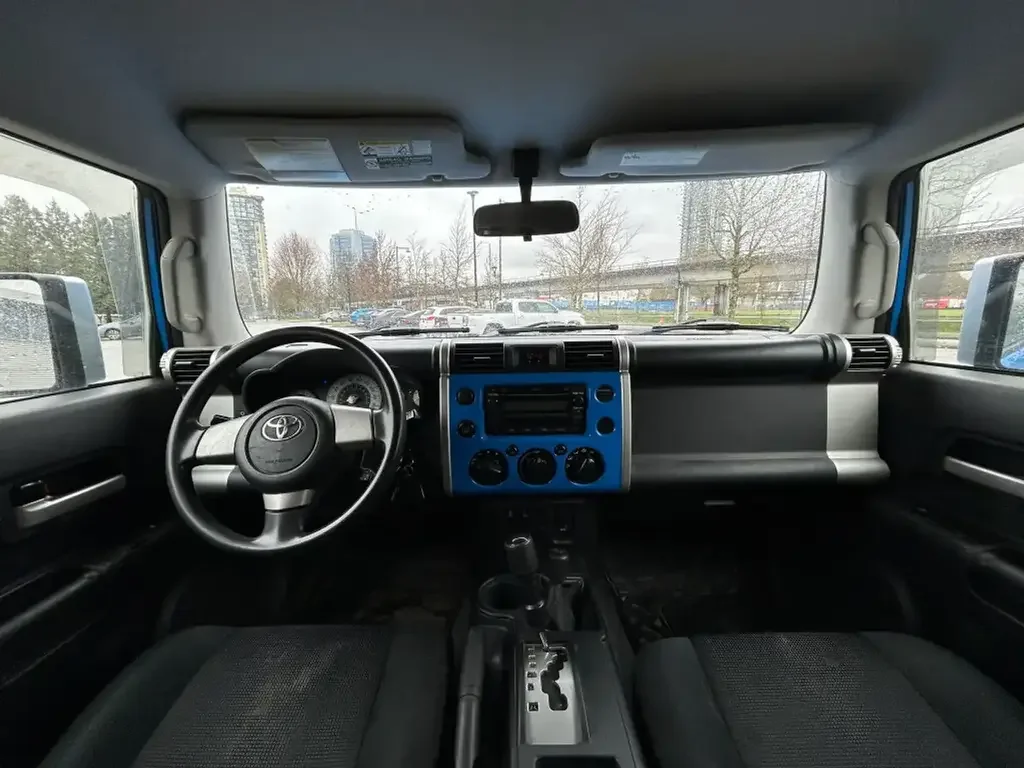 Toyota FJ Cruiser снимка Toyota FJ Cruiser