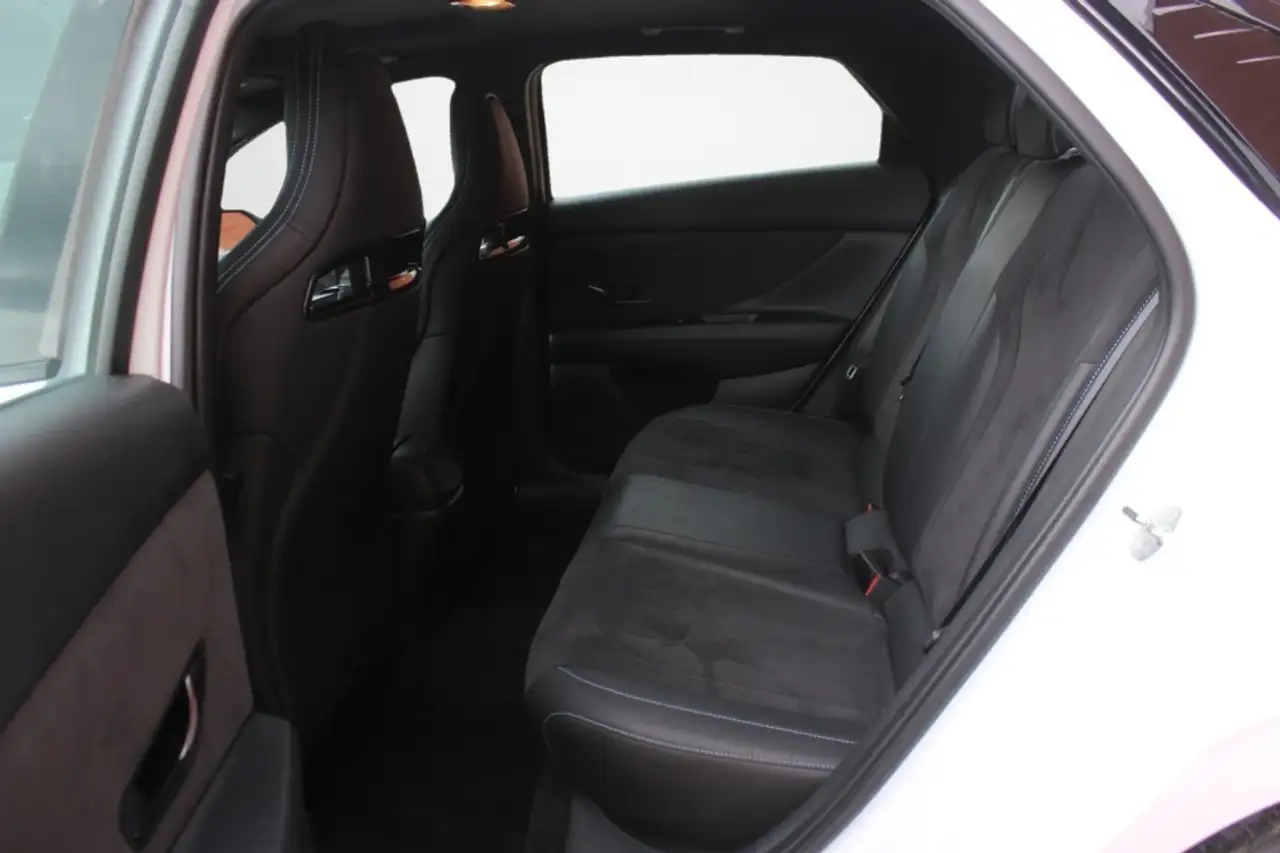 Hyundai ELANTRA снимка Hyundai ELANTRA