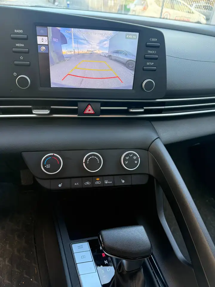 Hyundai ELANTRA снимка Hyundai ELANTRA