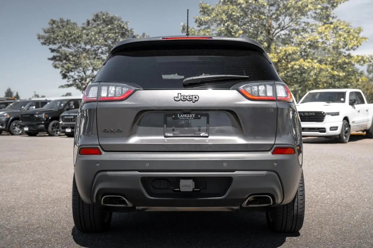 Jeep Cherokee снимка Jeep Cherokee