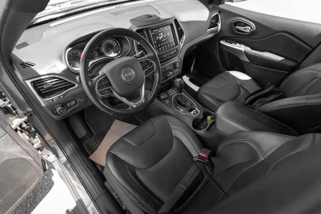Jeep Cherokee снимка Jeep Cherokee