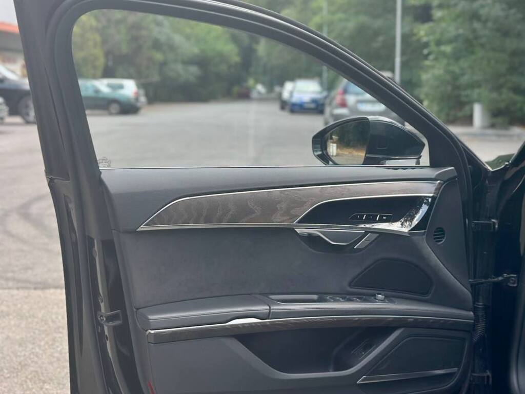 2022 AUDI A8  LONG